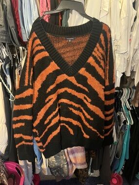 Skies Are Blue Black & Orange V-Neck Zebra Stripe Sweater